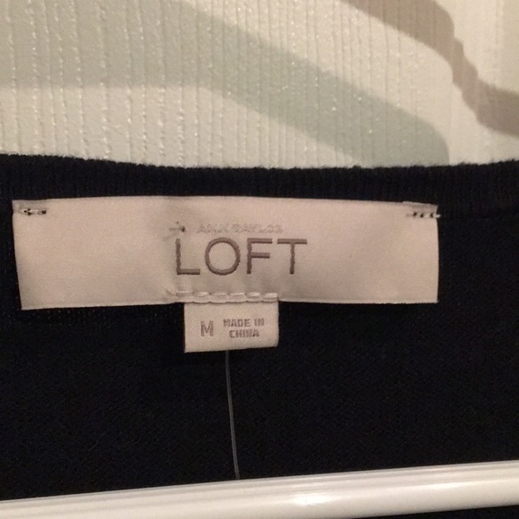 NWT LOFT Top Black M w slight flounce at bottom - Picture 3 of 6